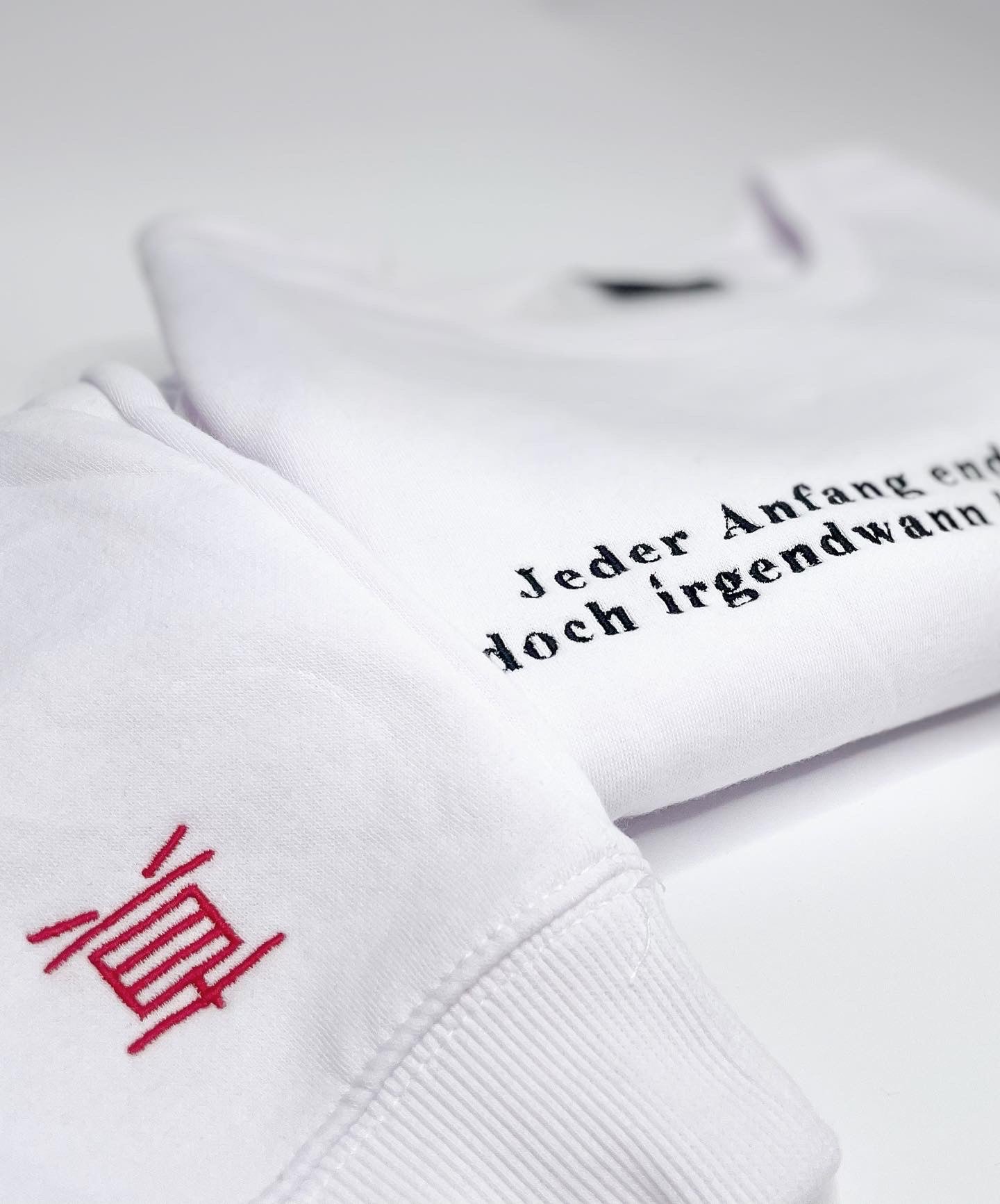 CREATED BY YOU - Besticktes Motiv Sweatshirt / Hoodie