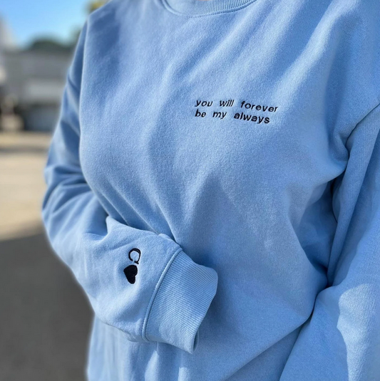Personalizable small saying and sleeve sweatshirt/hoodie